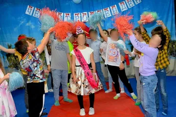 Деца в племена и състезателни игри