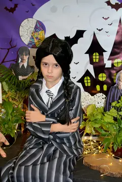 Wednesday рожден ден - игри, предизвикателства и забавления