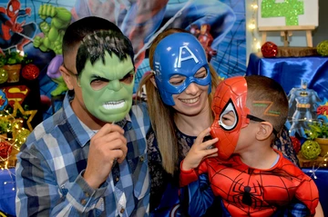 Геройско парти със супергерои в Елмо