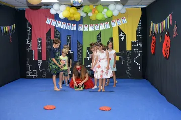 Тематична украса Калинката и Черният котарак парти