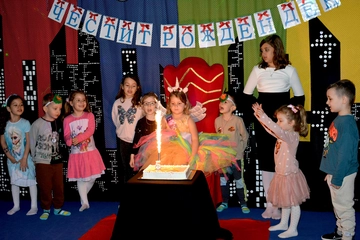 Момичешко парти с еднорози и дискотека в Елмо