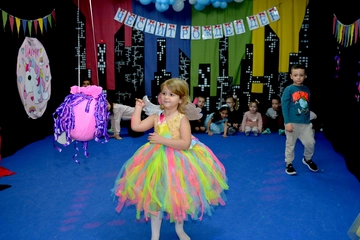 Еднорози рожден ден в детски парти клуб Елмо