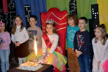 Еднорози рожден ден в детски парти клуб Елмо