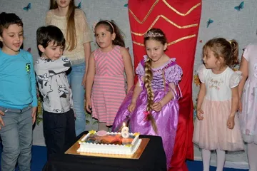 Детско парти Рапунцел с игри и танци