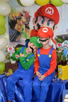 Super Mario рожден ден с аниматори в Елмо