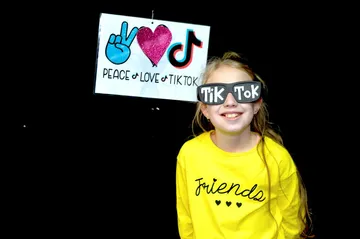 Танцови игри и DJ настроение за детски рожден ден