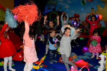 Първи рожден ден 0–3 години в Елмо