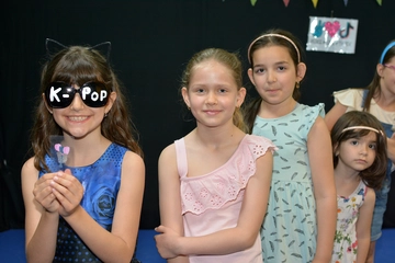 Детска дискотека с музика и светлини в Елмо