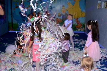 KPOP Demon Hunters украса за рожден ден в София